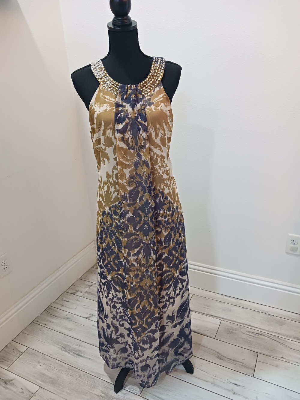 Jeweled Neckline Floral Print Maxi Dress in Gold and Navy